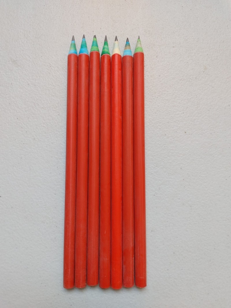 B급 레드 연필